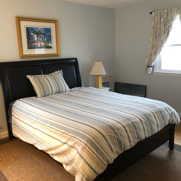 Like-New Pottery Barn Darian Stripe Duvet Cover & Sham Blue Multi - 2 Pieces - Picture 2 of 8